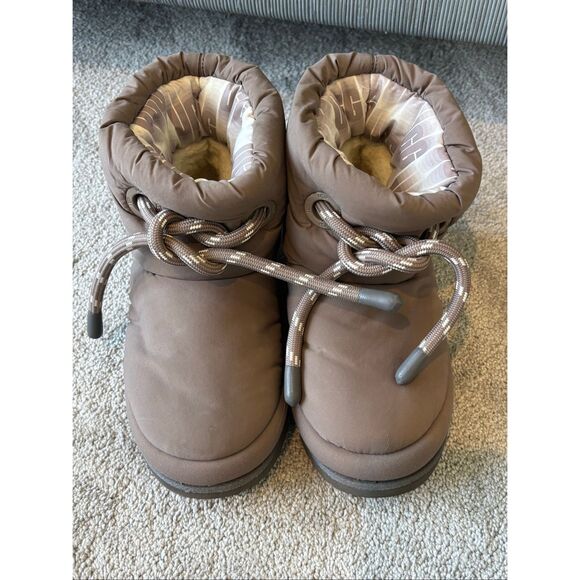 NWOB UGG classic maxi short boot, taupe Sz 4, $128 - Picture 2 of 7